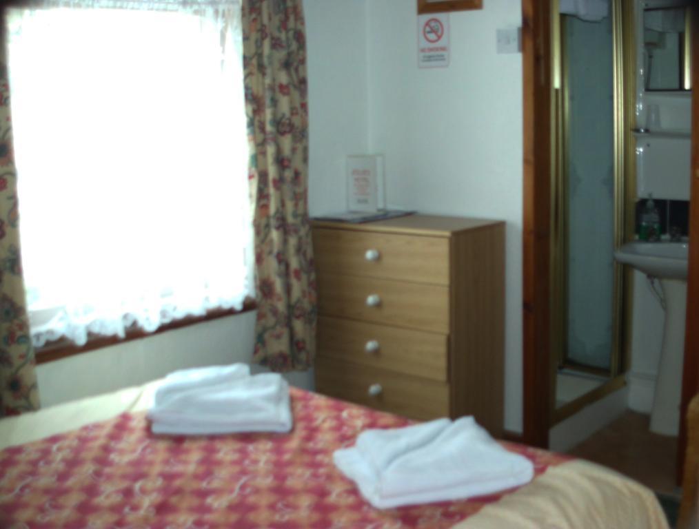 Jollies Hotel — Photos 1